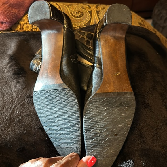 Classy and very unique, leather shoe and pewter, gator, print heel - Picture 6 of 6